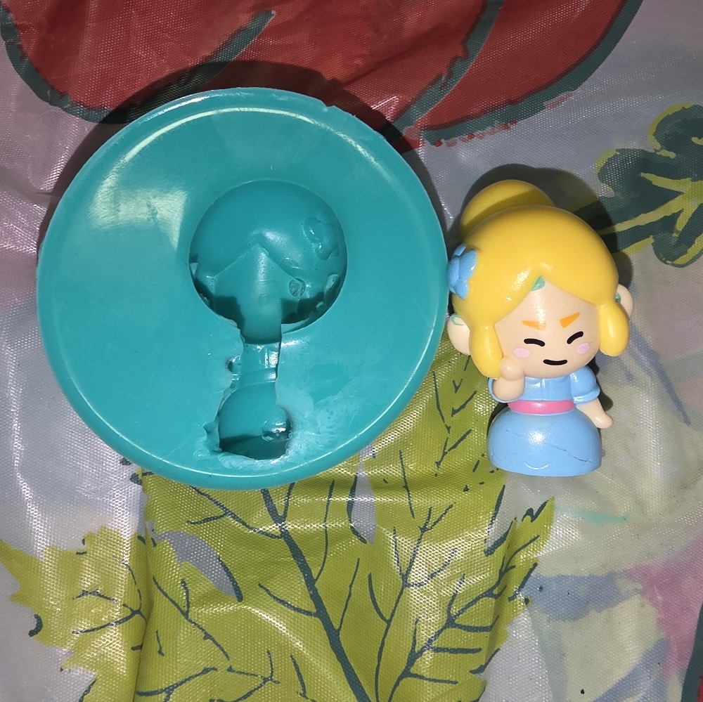 PMI Line Friends Brawl Stars Mystery Mini Figure Piper Baking Mold, Candy, Icing